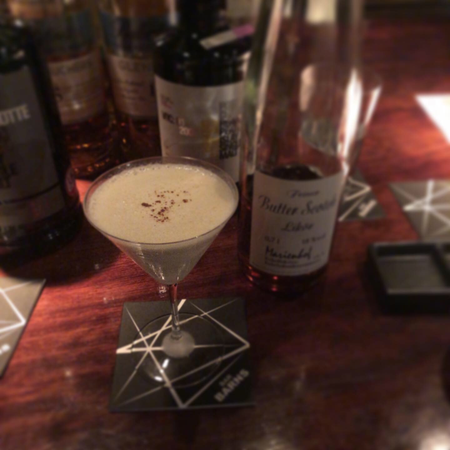 愛知・名古屋の有名バー『BARNS』でカクテルを楽しむ