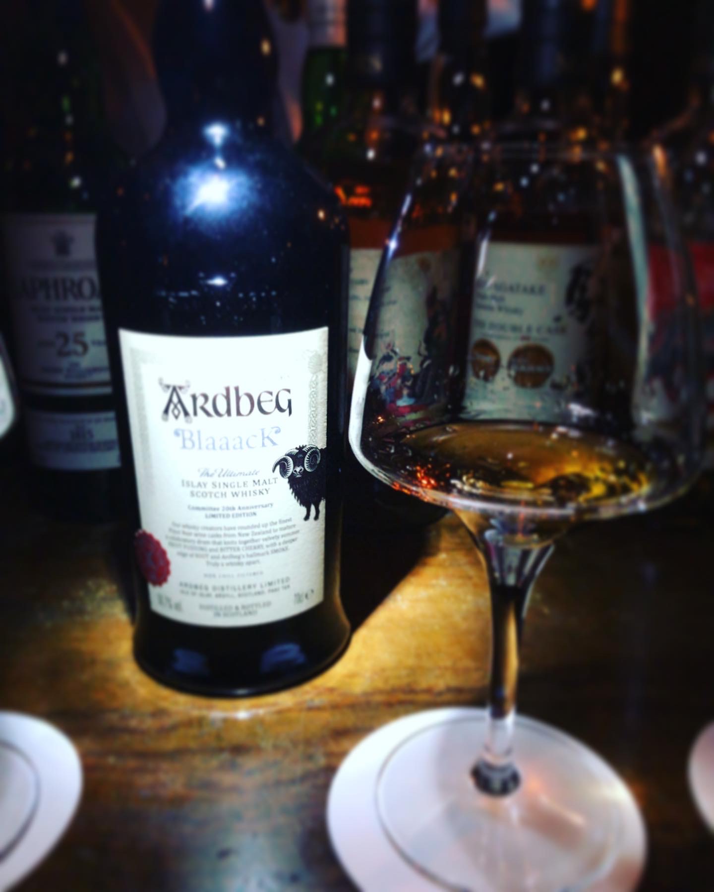 新宿三丁目の暗闇バー『Caruso』で極上の一人飲み