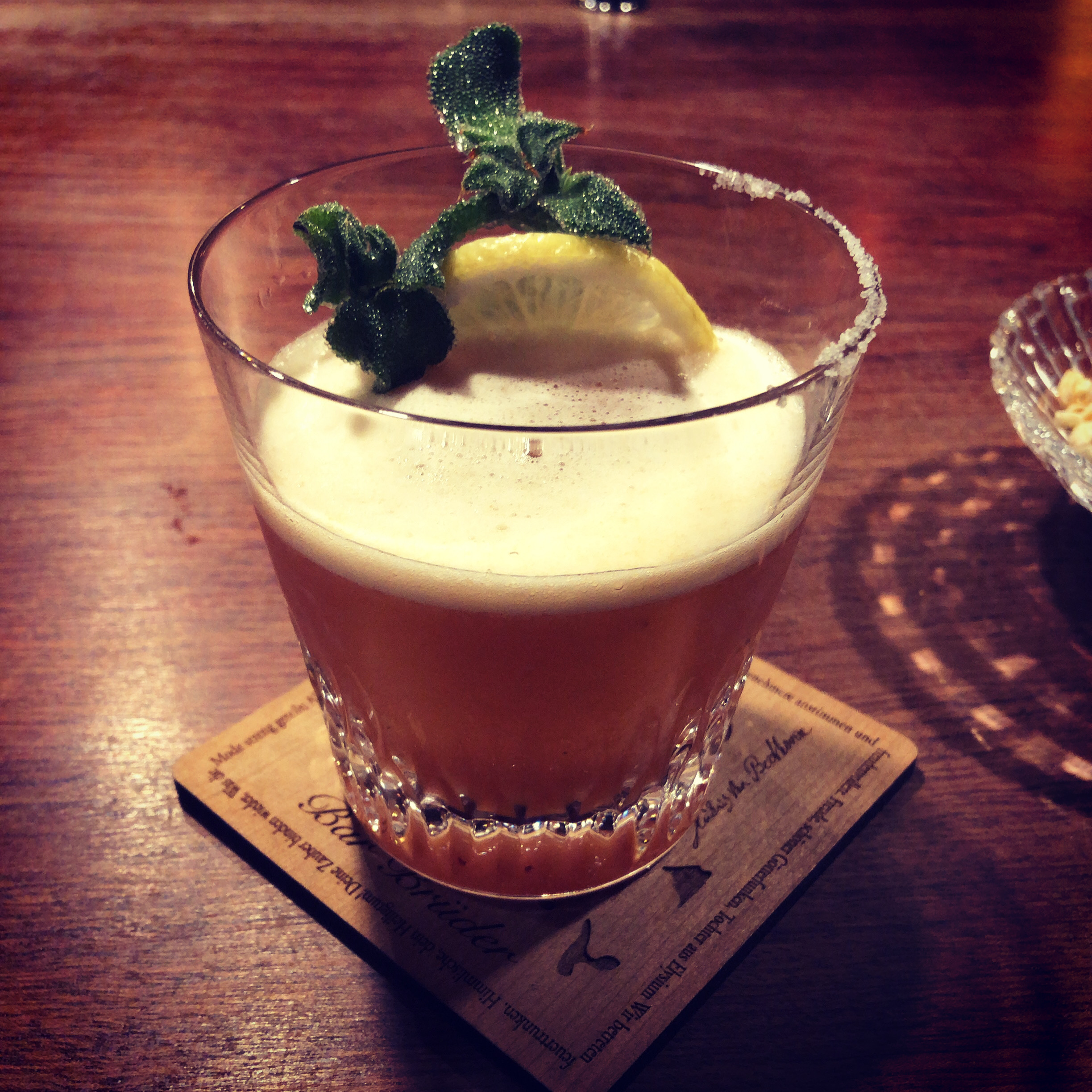 新宿三丁目『Bar Bruder』でカクテルをオシャレに一人飲み