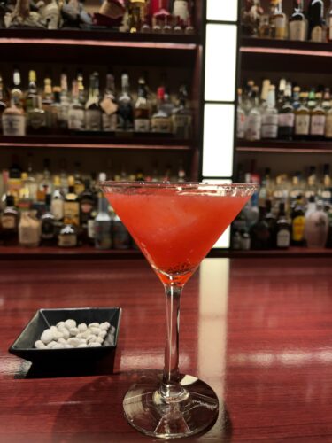 バーの一人飲みって何するの？お酒・仕事・恋愛・エンタメなど会話の話題を紹介