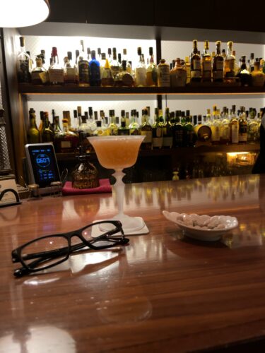 【女性や学生必見！】カジュアルバーのマナー・おすすめな服装とは？