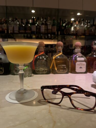 渋谷・道玄坂『BAR AdoniS』でカクテルを楽しむ