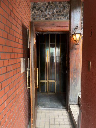 四谷三丁目の『Bar El Laguito』にて渋くカクテルやウイスキーを嗜む